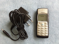 NOKIA 1100 orig. (IZVRSNA) HR jezik, SVE mreže, NOVA baterija, Punjač