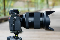 objektiv Sony FE 24-240mm + Heliopan Vari-ND filter