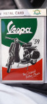 Vespa metalna razglednica