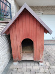Velika drvena kućica za psa