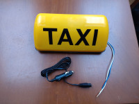 Svijetleći TAXI znak + produžni kabel za auto punjač