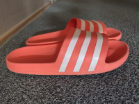 Adilette Adidas natikače - br. 45 1/3 (US 11, UK 10.5)