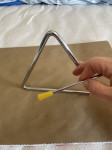 Triangle glazbeni instrument