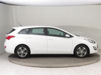 hyundai i30 sw 2015 karamboliran  motor  mjenjač 6 brzin vrata  ostalo