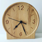 Masivni drveni sat - rustična elegancija za Vaš dom