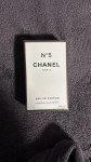 Parfem Chanel No5.