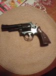 Prodajem revolver Smith wesson 38 specijal