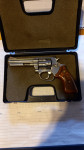 Prodam revolver Taurus 5,6 mm  Magnum