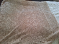 Ručno pleteni prekrivač za krevet