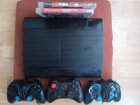 PlayStation 3, potpuno ispravan, 4 igrice, 3 joysticka