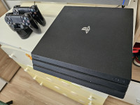 PlayStation 4 PRO + 2 Joysticka + stolni punjac