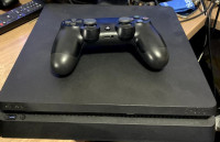 PS4 Playstation 4 Slim 1TB + 1 original v2 kontroler + igra po izboru