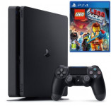 PS4 SLIM 500GB + LEGO MOVIE VIDEOGAME ● 12 MJ. JAMSTVA ● AKCIJA ●