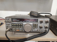 Prodajem radio stanicu TS-440S