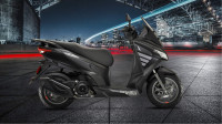 Aprilia SXR 50-2024god.CRNA BOJA.poklon kaciga i prekrivač.KARTICE