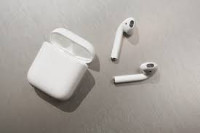 Apple Airpods Lightning sa punjacem