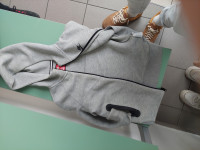 Nike tech fleece djecji siva boja