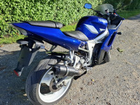 Yamaha R6 600 cm3