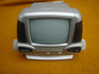 First TV-940 - Retro dekorativni mini Tv