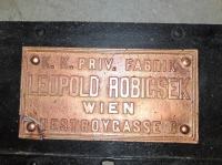 STARA METALNA REKLAMA - LEOPOLD ROBICSEK - WIEN - NESTROYCASSE