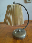 Starinska metalna art deco stolna lampa