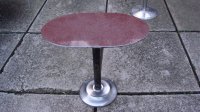 prekrasan ovalni granitni stolić