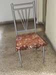 Stol metalni sa staklenom pjeskarenom  pločom i 4 stolice
