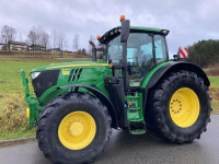 John Deere 6215R