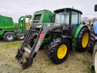 TRAKTOR JOHN DEERE 6220SE sa utovarivačem