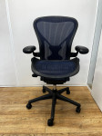 Refurbished Herman Miller Aeron Posturefit - Plava uredska stolica