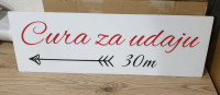 Tabla 60x20cm Cura za udaju - crvena slova - 30m - lijevo strelica