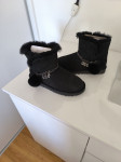 UGG br.40 nove, 100€ sa dostavom