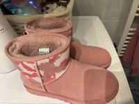 Ugg cizme broj 38