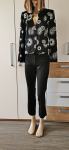 Crne sjajne dugačke hlače broj 36 - 38 model traperica - opseg 70 cm