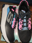 Skechers 39, nove