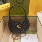 Gucci

Gucci GG Marmont Half-Moon-Shaped Mini Bag