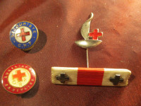 Lot 4 stare značke Francuski Crveni križ (1 na papučicu)
