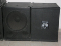 Bass binovi Behringer b1800x