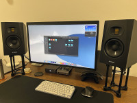 Studijski monitori Adam Audio T5V + IsoAcoustics stalci