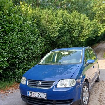 VW Touran 1,6 FSI, 219 000 km.