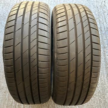 2 NOVE gume 205 60 R16 Kumho Ecsta, dot 4821, obje 80eura