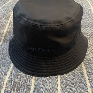 Šešir Hilfiger