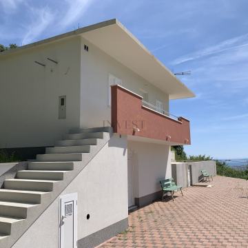 KLIS, KUĆA SA BAZENOM I PANORAMSKIM POGLEDOM