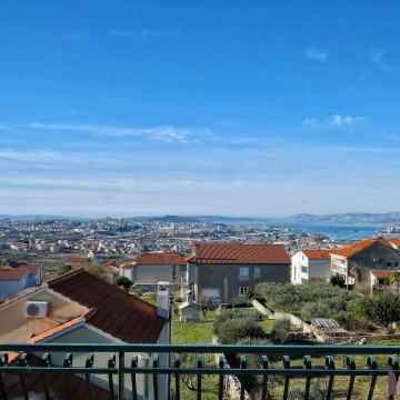 Kuća s panoramskim pogledom na more i grad - Mravince