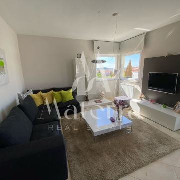 VODICE, STAN 81,85m2 SA 3 SPAVAĆE SOBE, 1. KAT, BLIZINA CENTRA