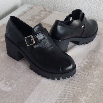 Nove cipele 18e br 40