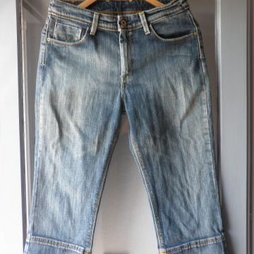 LEVIS - ŽENSKE KAPRI HLAČE TRAPERICE 36 / 38 S