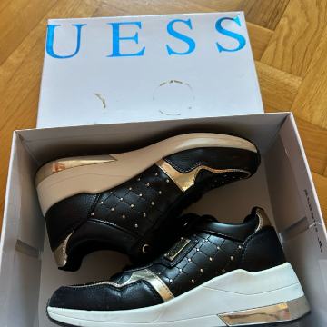 Guess tenisice top stanje