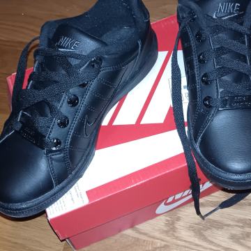 Nike tenisice 35.5