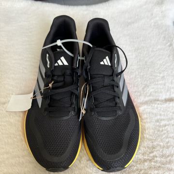 Tenisice Adidas broj 42 2/3 broj NOVO ORGINAL